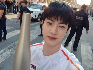 "BTS" JIN, a selfie of his glorious moment! ... "handsome"