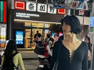 Nana (former AFTERSCHOOL), completely blending into the streets of Japan... Bob hair suits her perfectly