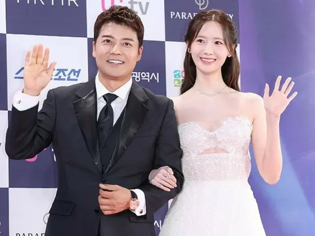 [Photo] Jung Hyun and Girls' Generation's Yoona work together for the third time as MCs for the 3rd Blue Dragon Series Awards