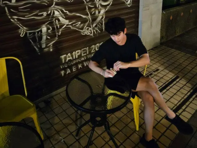 What is actor Kim Soohyeon doing in Taipei's nightlife?