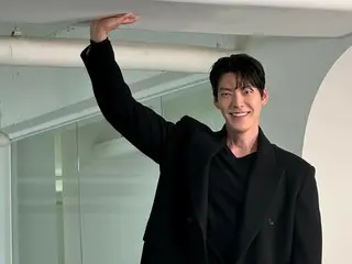 Actor Kim WooBin, behind the scenes of a clothing brand photoshoot... Can he reach the ceiling?!