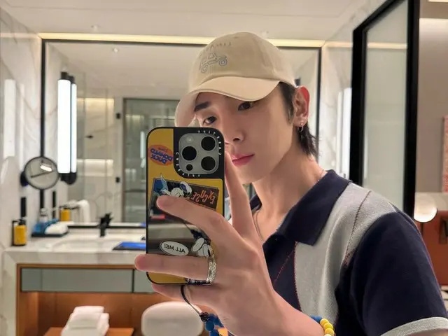 SHINee's KEY releases mirror selfies after Macau concert