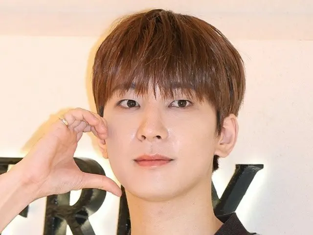 [Photo] SEVENTEEN's Wonwoo attends Burberry store reopening event... cute cheek hearts