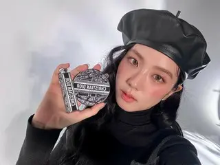 BLACKPINK's Jisoo looks like a doll in a beret