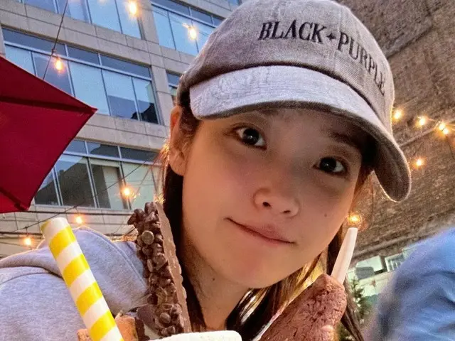 IU is adorable in casual style on holiday