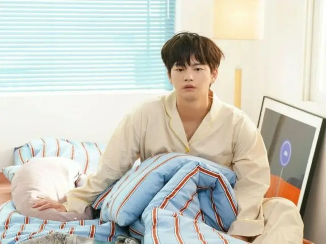 Seo In Guk's sleepy expression is adorable... It only takes 3 seconds to fall in love with him (video included)