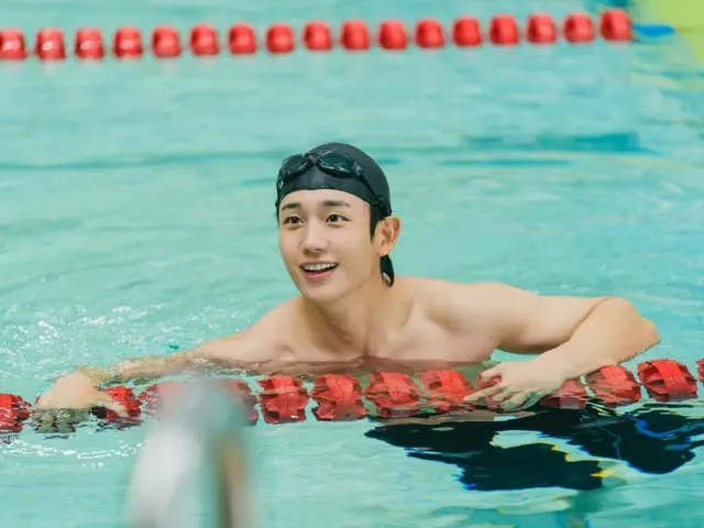 "Mr. Perfect Next Door" Jung Hae-in's stills revealed... The shocking past of the former member of the national swimming team