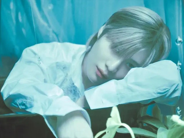 SHINee's TAEMIN releases concept photos for his new album "ETERNAL" in Motion and Emotion ver.