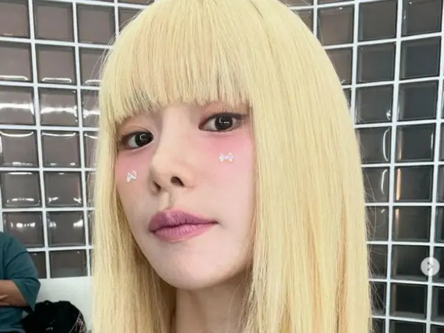 Lim Jiyeon and ♥Lee Do Hyun are also surprised by their blonde hair... Human Barbie doll