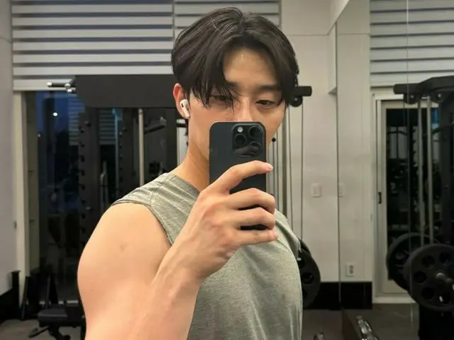 Actor Park Seo Jun, fans are thrilled with his arm muscles... "D-4" even at Seoul fan meeting