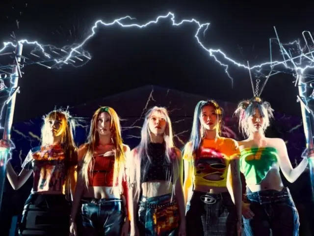 "LE SSERAFIM" releases "CRAZY" concept photo with lightning... "Let's go crazy together"