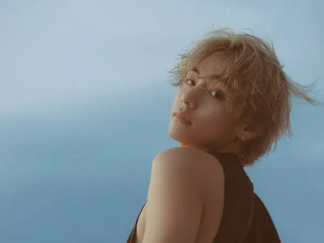 BTS' V's "Layover" LP sells out all over the world