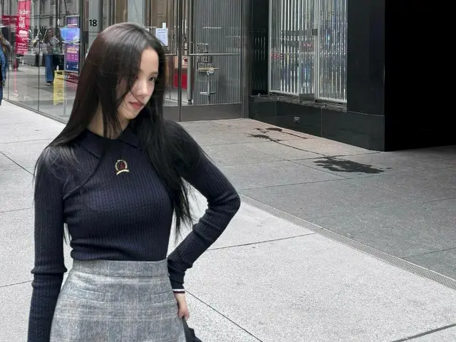 BLACKPINK's Jisoo walks the streets of New York in a classic casual look