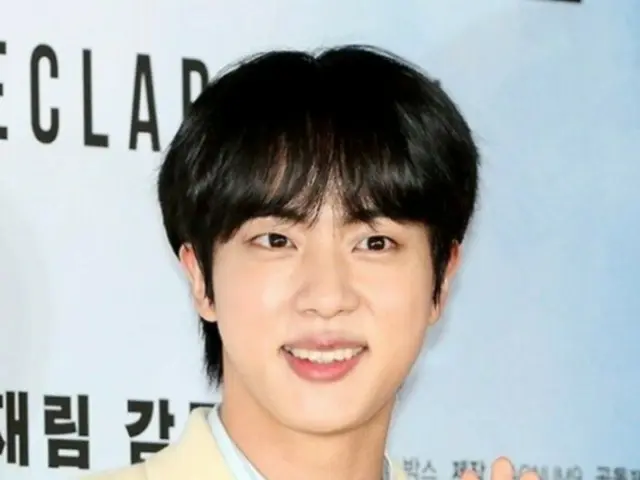 "BTS" JIN volunteers at abandoned dog shelter while taking medicine for "puppy allergy"