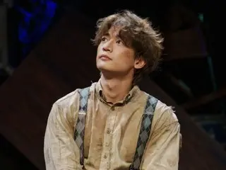 SHINee's Minho makes successful theater debut in "Waiting for Godot"... co-starring with Lee Seung-jae