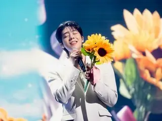 Actor Choi Jeong Hyup finishes the first day of his Osaka Fan Meeting... singing passionately while holding sunflowers