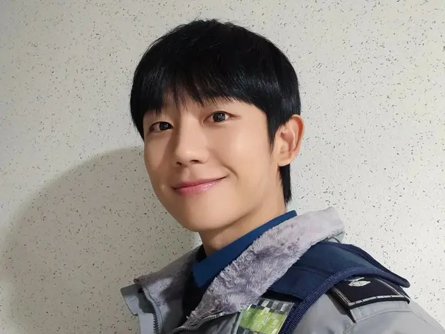 Actor Jung HaeIn snaps a picture in police uniform... Park Sun Woo from "Veteran 2"