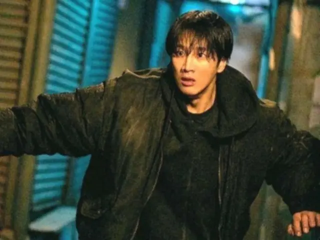 Actor Ahn Bo Hyun, scene stealer in the movie "Veteran 2"...fighting five opponents in the rain