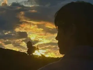 Byun Woo Seok watching the sunset...even his silhouette was handsome!