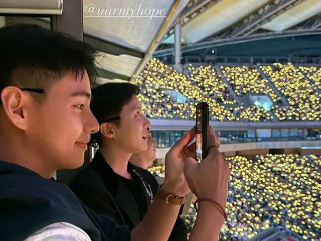 BTS' V watches IU's concert with J-HOPE... "Congratulations on your 100th concert"