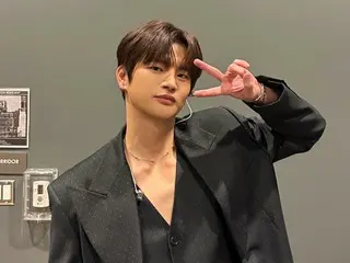 Seo In Guk poses with peace sign after finishing his fan meeting in Washington DC, USA