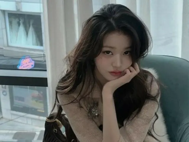 "IVE" Jang Won Young exudes sexy beauty with messy hair... Alluring