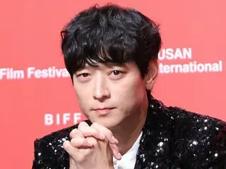 [Photo] Actor Kang Dong Won and others attend the press preview and press conference for the opening film of the 29th Busan International Film Festival, "War and Chaos"