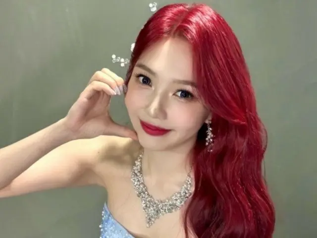 "Red Velvet" JOY exudes fruity beauty with a realistic "Ariel"