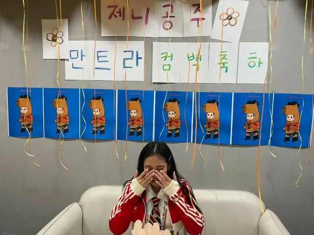 BLACKPINK's JENNIE hides her face and cries as new song "Mantra" reaches No. 1... "A pretty girl who easily gets emotional"