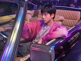 "BTS" JIN, shining with his "worldwide handsome" visuals while driving an old car... Fans around the world go wild