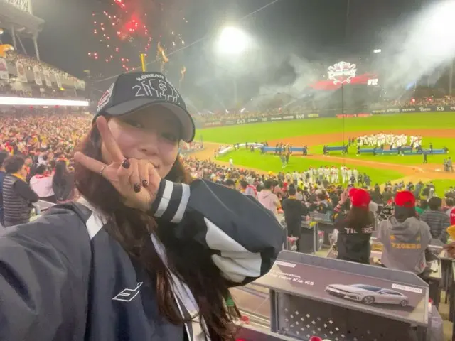 Actress Park Sin Hye becomes the victory fairy from Opening Ceremony... "emotional" over KIA Tigers' victory (video included)