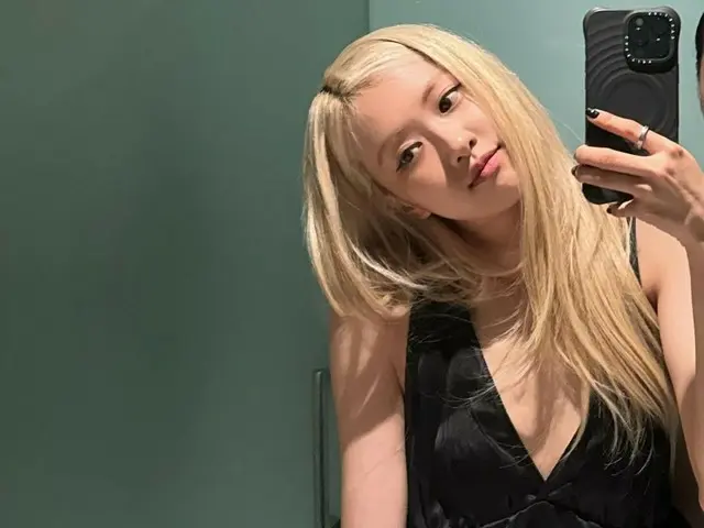 BLACKPINK's Rosé, chic and sexy in a black dress