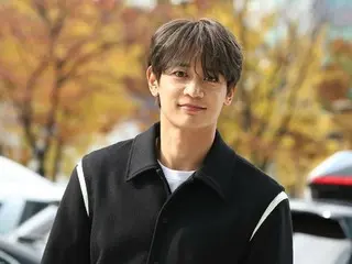 [Photo] SHINee's Minho heads to the broadcasting station for a radio appearance... Even on the way to work, he looks like a gravure model