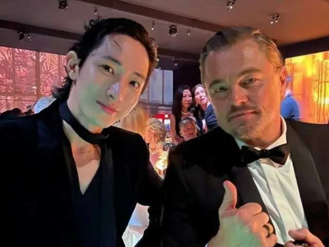 Actor Lee Soo Hyuk releases photos of himself with Leonardo DiCaprio and Dev Patel! ... Visuals that rival Hollywood stars