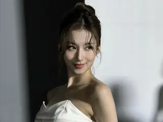 TWICE's Sana looks like a bride in a white dress