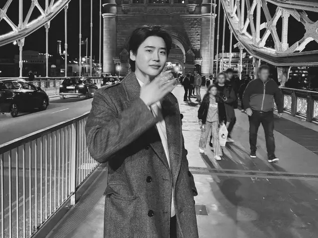 Actor Lee Jung-suk shares memories from this year from London to Japan... "Time flies"