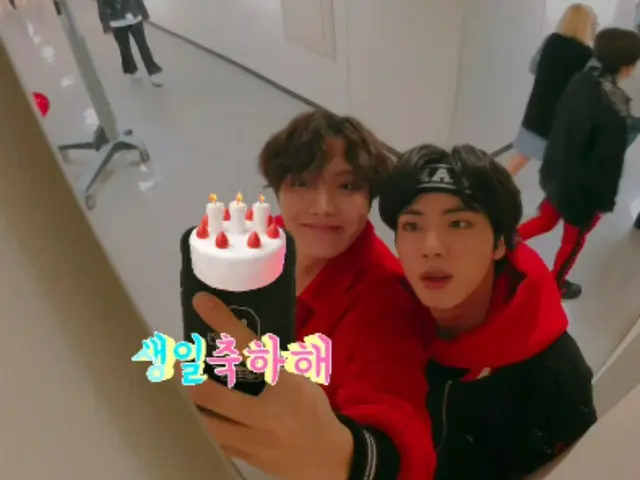 "BTS" J-HOPE celebrates JIN's birthday... nostalgic photo