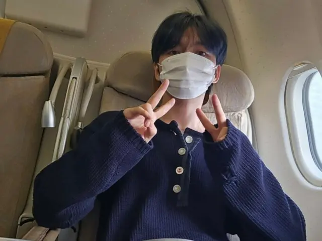 JAEJUNG, his visuals shine even while wearing a mask on an airplane… "I'm taking a selfie for the first time in a while"