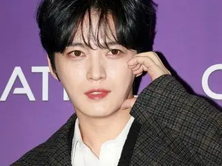 Jaejung becomes a big company employee for a day in "Convenience Store Restaurant"... Impromptu fans autographing session paralyzes Gangnam's business district