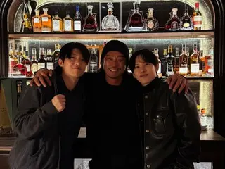 Yoshihiro Akiyama, smiling brightly in a three-shot with Lim Siwan & DEX... "A man's romance"