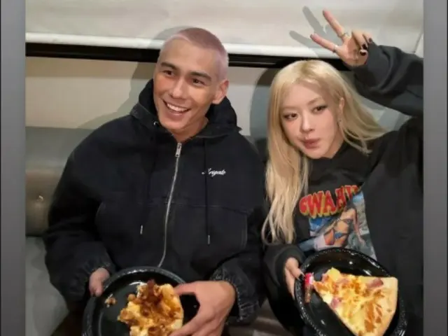 BLACKPINK's Rosé goes on a pizza date with Evan Mock... Bruno Mars might be jealous lol