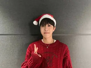 "BTS" J-HOPE, Christmas greeting in red knit and Santa hat (video included)