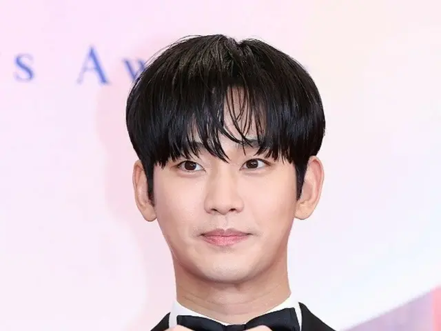 Kim Soohyeon wins "Actor of the Year" at "AAA 2024"... "Returning the glory to Kim JiWoo-won"