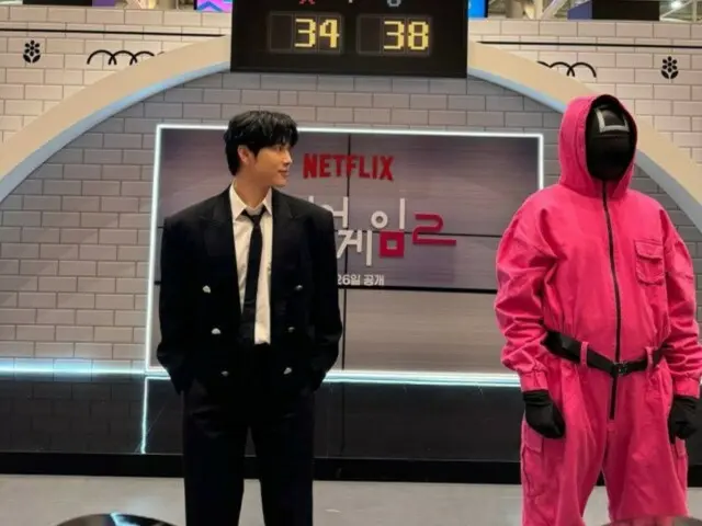 Im Siwan, attention focused on the broad shoulders of his black suit... "Squid Game" behind-the-scenes cuts revealed