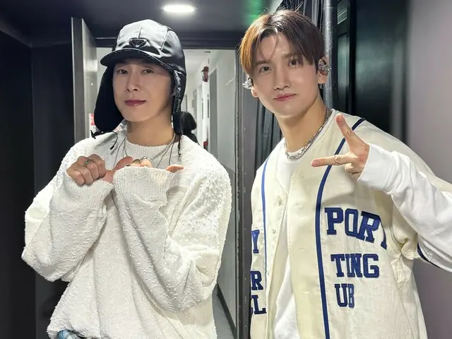 "TVXQ" releases backstage photos from "SMTOWN LIVE 2025", where they performed the opening and closing acts