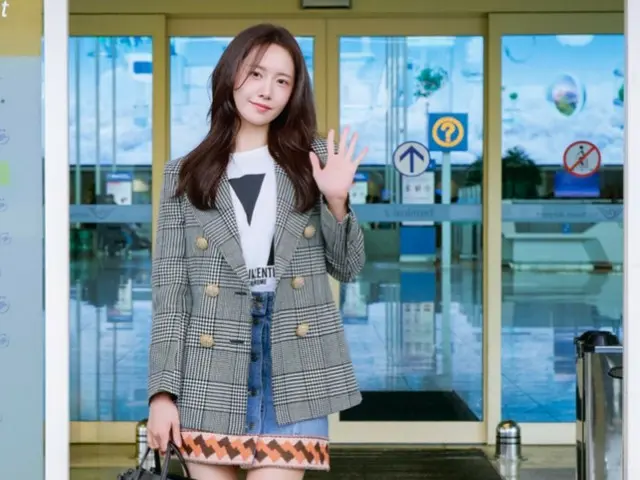 "Girls' Generation" Yuna turns the airport into a runway with her stunning legs