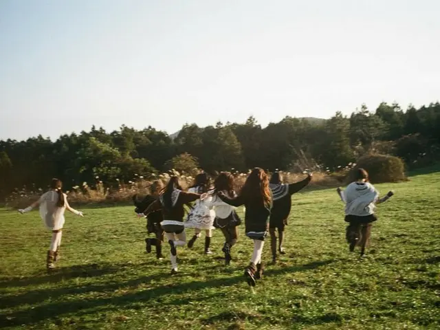 "SM's new girl group" "Hearts2Hearts" starts debut promotion on Instagram... Even their backs are cute