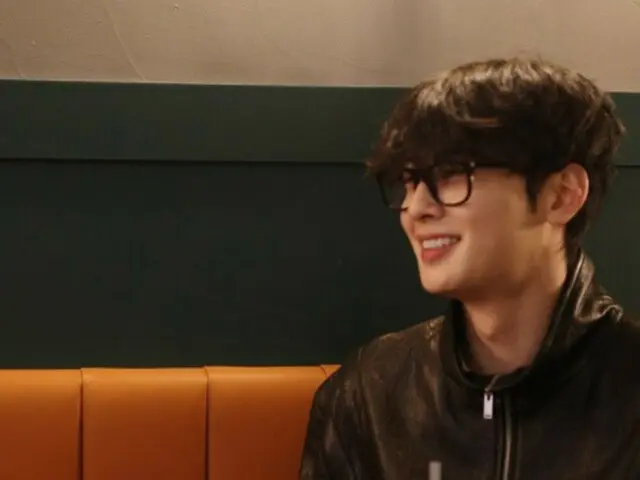 ASTRO's Cha EUN WOO's relaxed smile is lovely...shining brightly (video included)