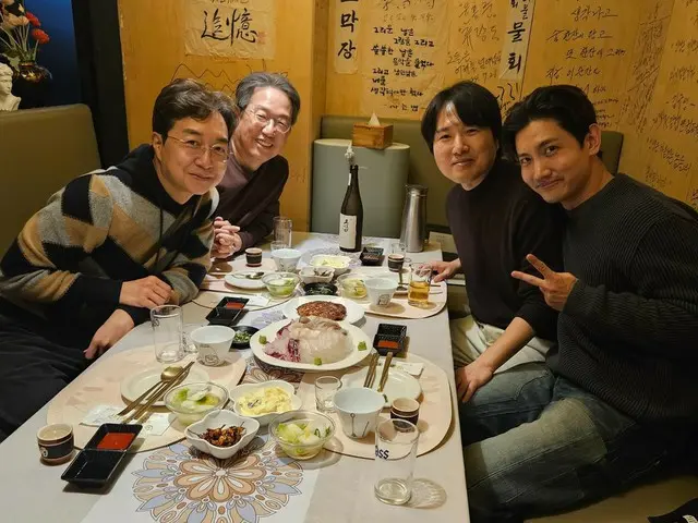 TVXQ's Changmin reunites with teachers he co-starred with in "Rice Sense" for the first time in a while... "With people I really love"