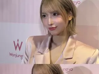 "TWICE" Momo, refreshing charm with pink blush